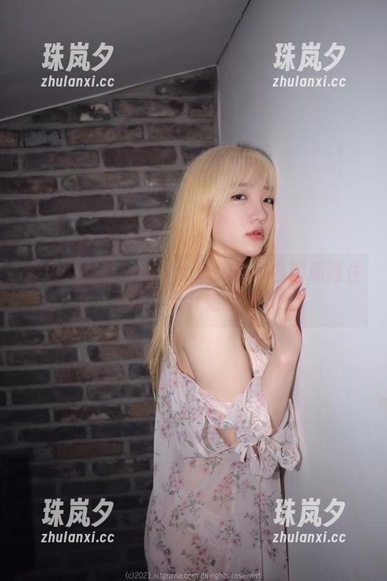 Son Ye Eun 今天又要被Son Ye Eun的黑白图册迷住了,不知不觉开始思考人生。